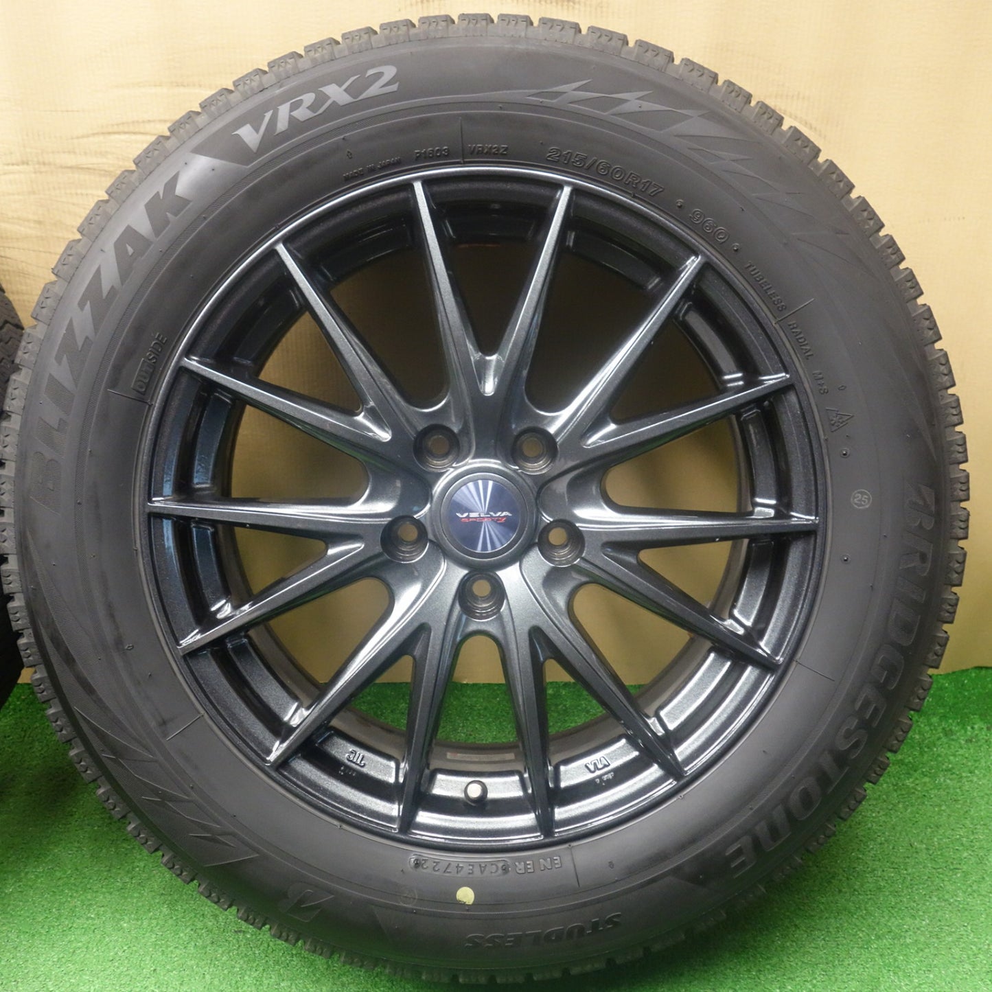 バリ溝！22年！キレイ！9.5分◎スタッドレス 215/60R17 ブリヂストン ブリザック VRX2 VELVA SPORTZ ヴェルヴァ 17インチ PCD114.3/5H◎6060702KTス
