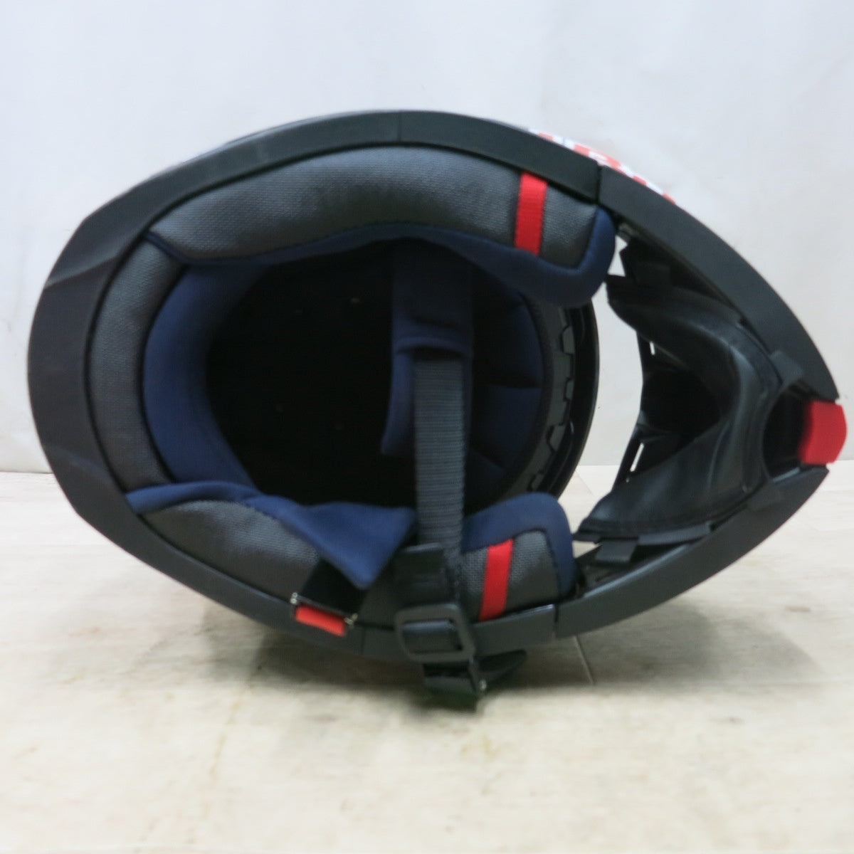 [送料無料] ◆レッドブル Redbull フルフェイスヘルメット XLサイズ シールド ブラック 黒 観賞用 ディスプレイ用◆