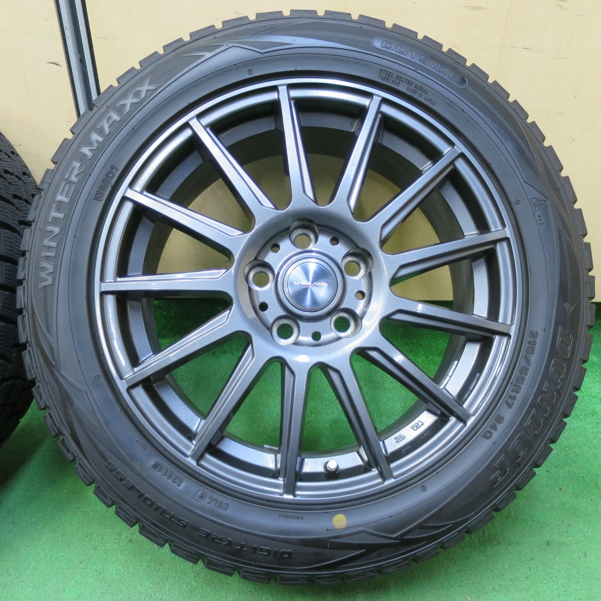 *送料無料* バリ溝！キレイ！9.5分★スタッドレス 215/55R17 ダンロップ ウインターマックス WM01 VELVA IGOR ヴェルヴァ PCD114.3/5H★4090504イス
