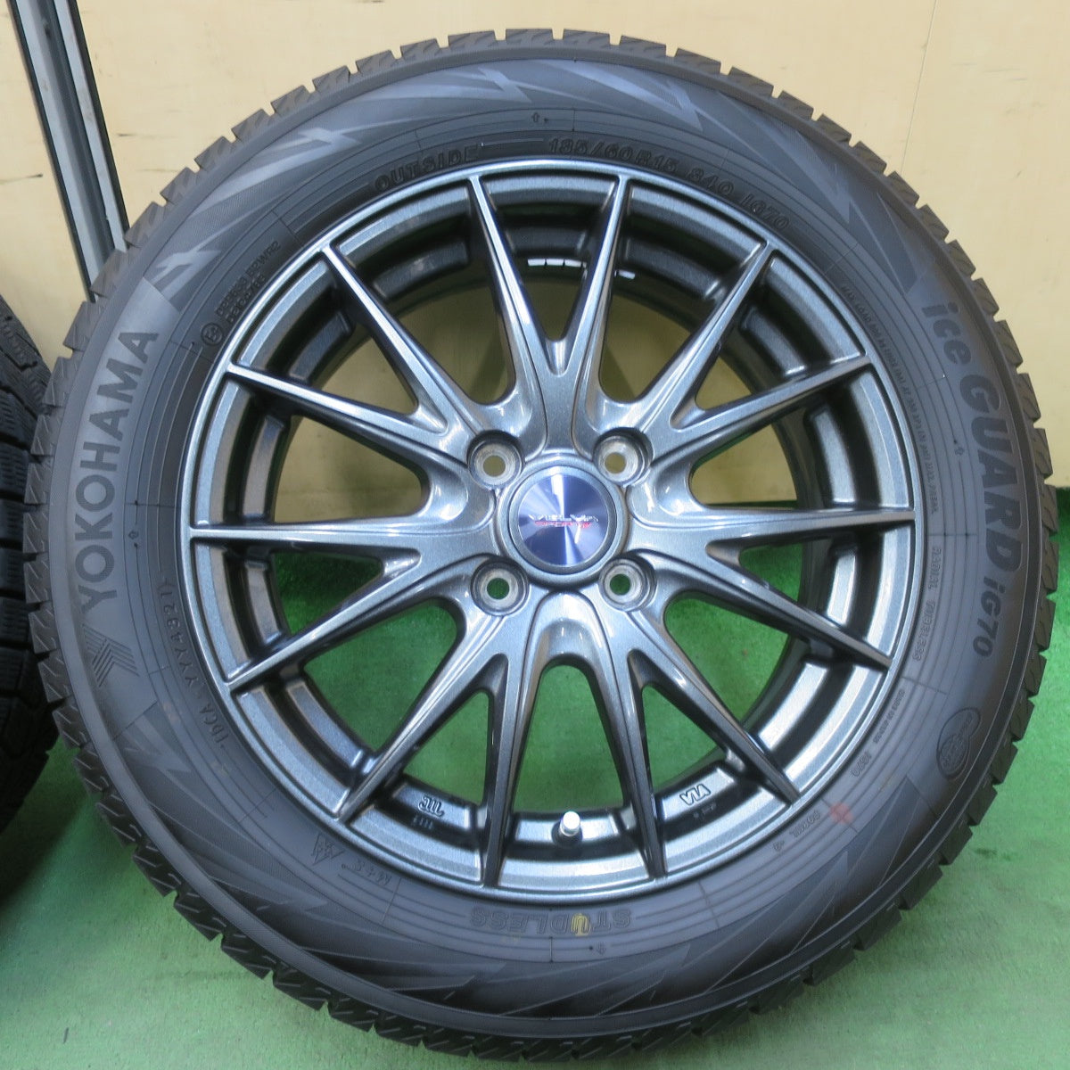 バリ溝！21年！キレイ！9.5分以上★スタッドレス 185/60R15 ヨコハマ アイスガード iG70 VELVA SPORTZ ヴェルヴァ 15インチ PCD100/4H★5111804イス