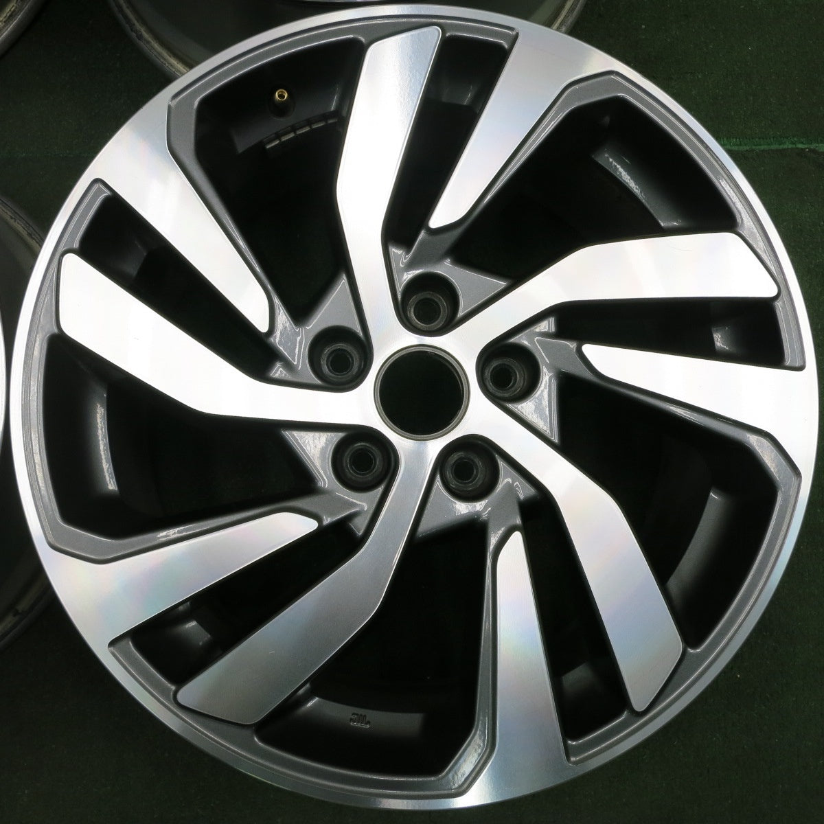*送料無料* 4本価格★スバル レヴォーグ 純正 ホイール 18インチ 18×7.5J PCD114.3/5H★4060804HAホ