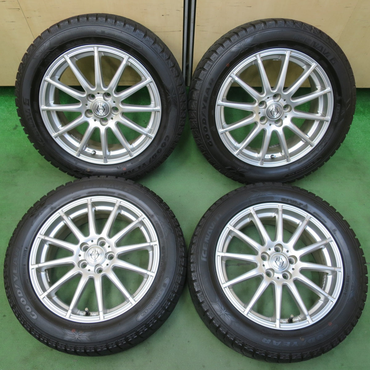 バリ溝！キレイ！8.5分★プリウス 86 BRZ 等 205/55R16 スタッドレス グッドイヤー アイスナビ6 JOKER ジョーカー 16インチ PCD100/5H★5103106イス