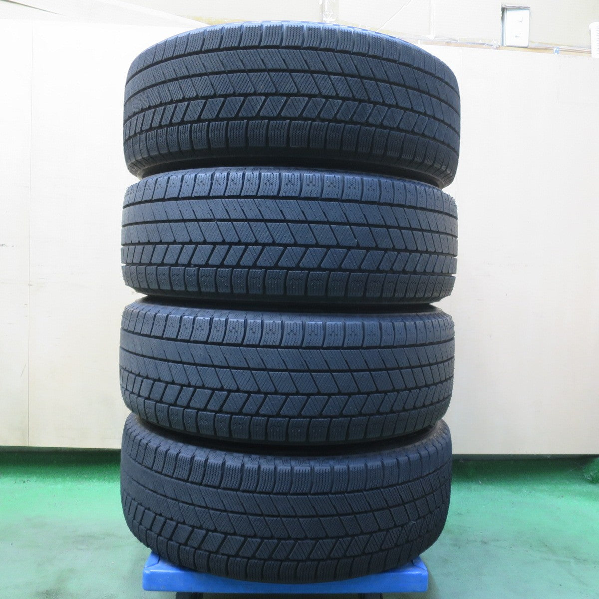 センサー付！バリ溝！24年！キレイ！ほぼ10分◎スタッドレス 215/60R16 ブリヂストン ブリザック VRX3 ECO FORME CRS23 エコフォルム 16インチ PCD114.3/5H◎6070906イス