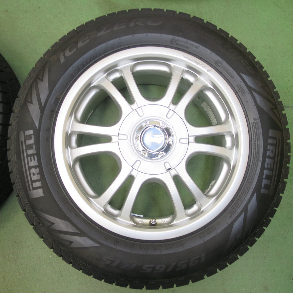 バリ溝！24年！キレイ！ほぼ10分★スタッドレス 195/65R15 ピレリ アイス ゼロ アシンメトリコ Fang KOSEI ファング コーセイ 15インチ PCD114.3/4H 5H マルチ★6060909イス