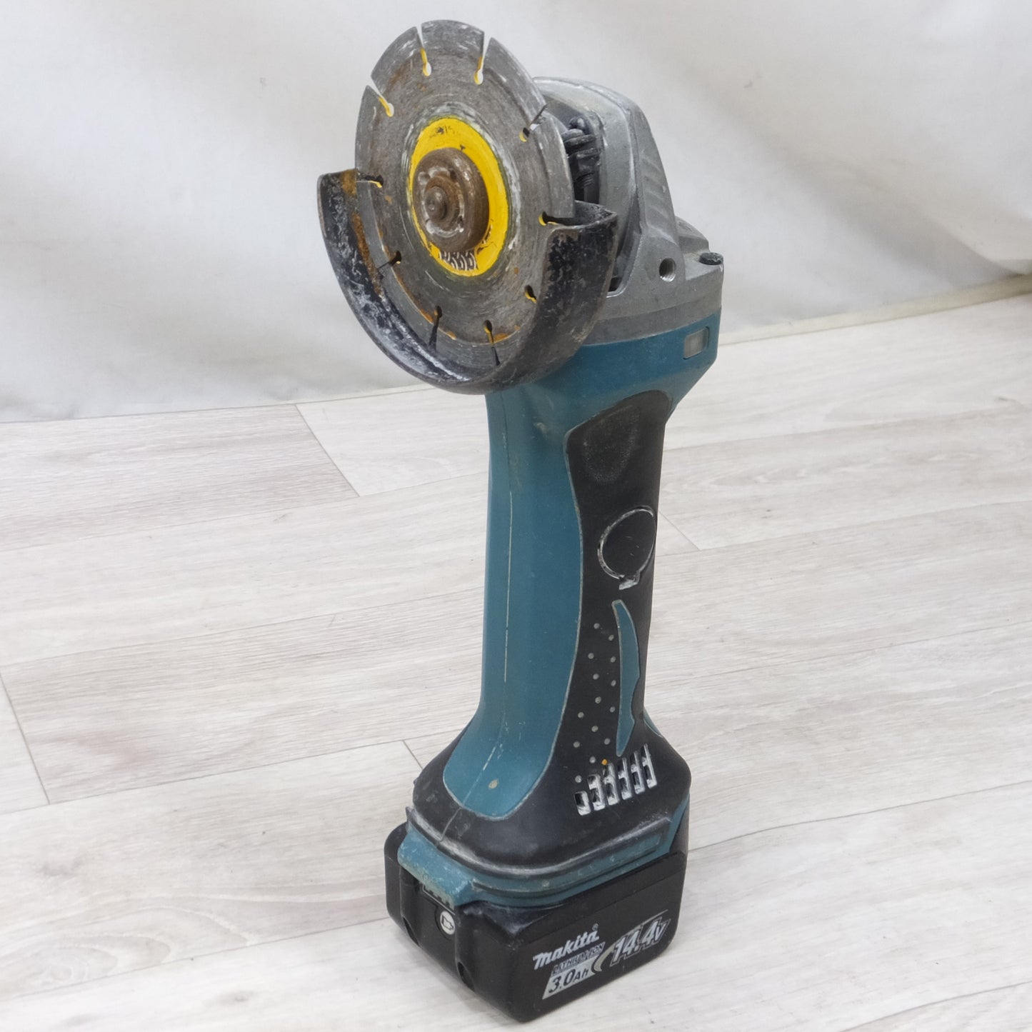 [送料無料] バッテリー2個◆マキタ 充電式 ディスク グラインダ 100mm GA402D 18V 電動 工具◆