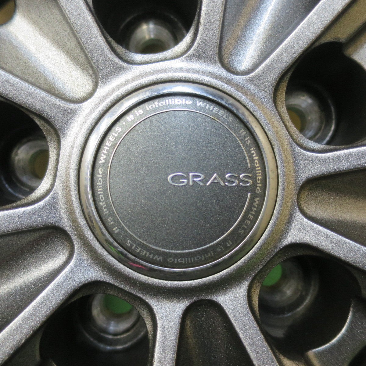 バリ溝！9分★スタッドレス 215/60R16 ヨコハマ アイスガード iG50 プラス GRASS グラス 16インチ PCD114.3/5H★5111107イス