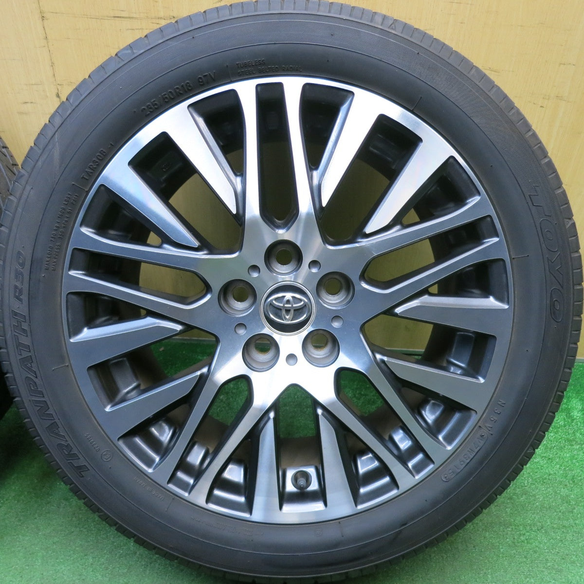 キレイ★トヨタ 30系 アルファード ヴェルファイア 純正 235/50R18 トーヨー トランパス R30 18インチ PCD114.3/5H★6012902HAノ