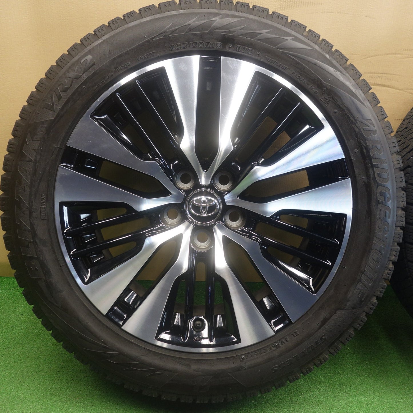 バリ溝！キレイ！9分★トヨタ 30系 アルファード ヴェルファイア SC ZG 純正 235/50R18 スタッドレス ブリヂストン ブリザック VRX2 18インチ PCD114.3/5H★6040401KTス