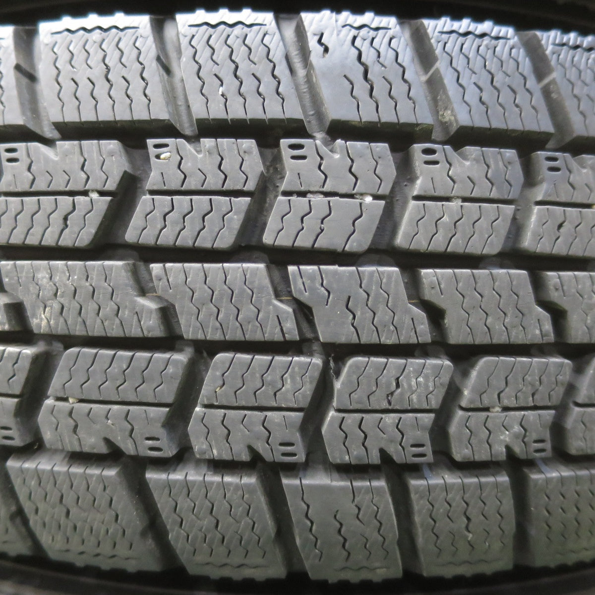 バリ溝！23年！キレイ！9.5分以上★スタッドレス 155/65R14 グッドイヤー アイスナビ7 D.O.S. DOS 14インチ PCD100/4H★6060601イス