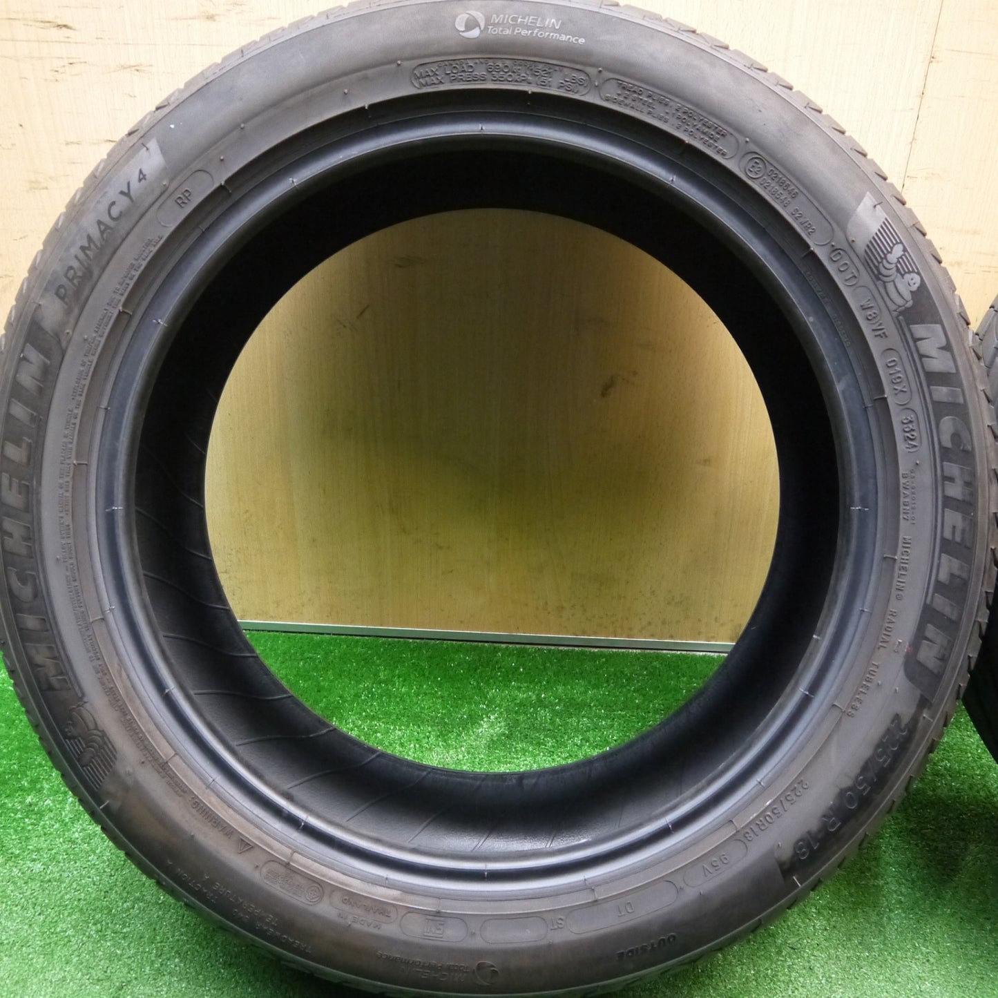バリ溝！24年！9分★225/50R18 ミシュラン プライマシー4 PRIMACY4 タイヤ 18インチ カローラクロス C-HR ヴェゼル エスティマ 等★5121203Hノタ