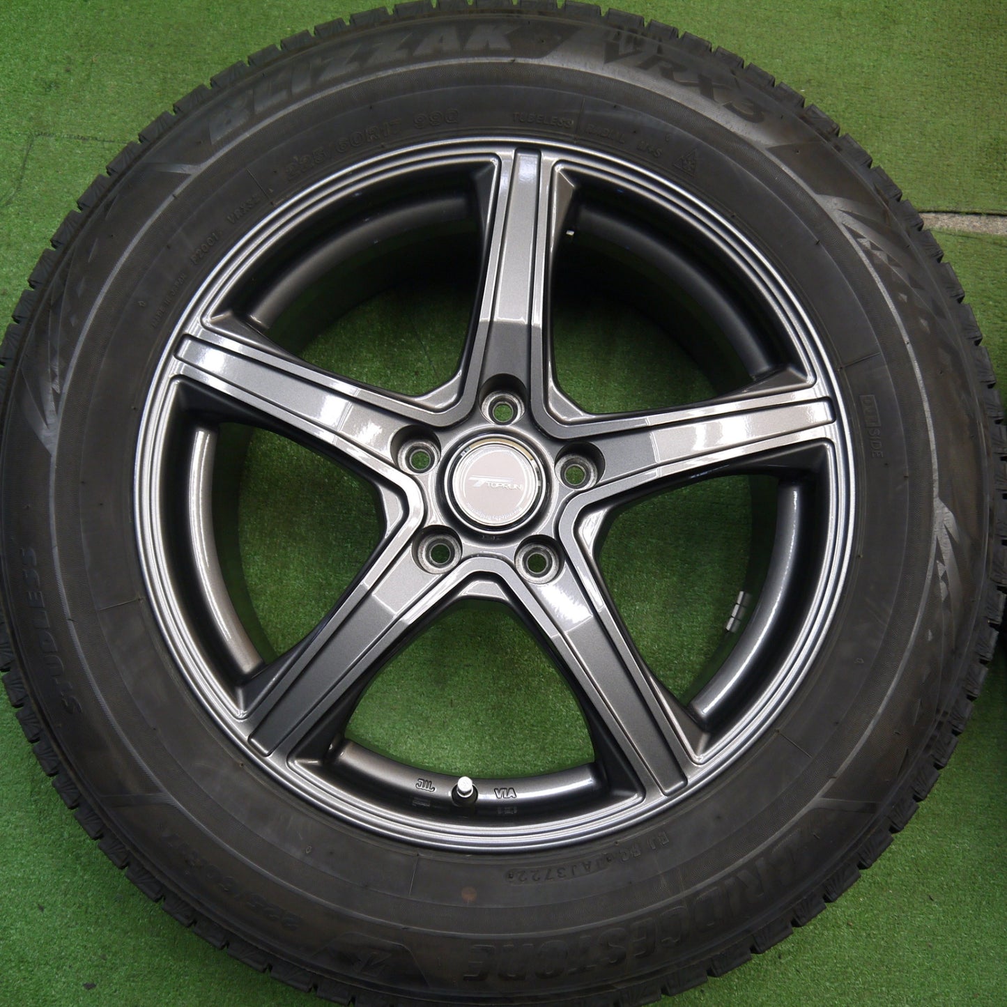 [送料無料] バリ溝！22年！キレイ！9分★スタッドレス 225/60R17 ブリヂストン ブリザック VRX3 TOPRUN トップラン 17インチ PCD114.3/5H★5040106Hス