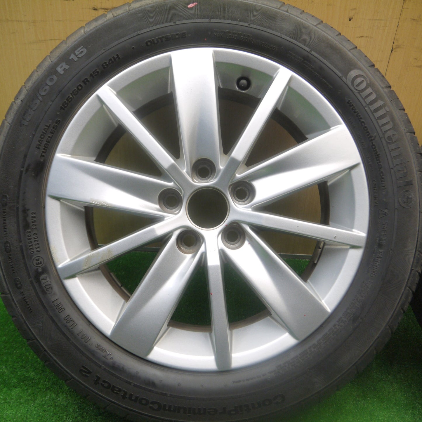 *送料無料* 4本価格★ワーゲン ポロ 純正 185/60R15 コンチネンタル コンチプレミアム コンタクト2 15インチ PCD100/5H★4082608Hノ