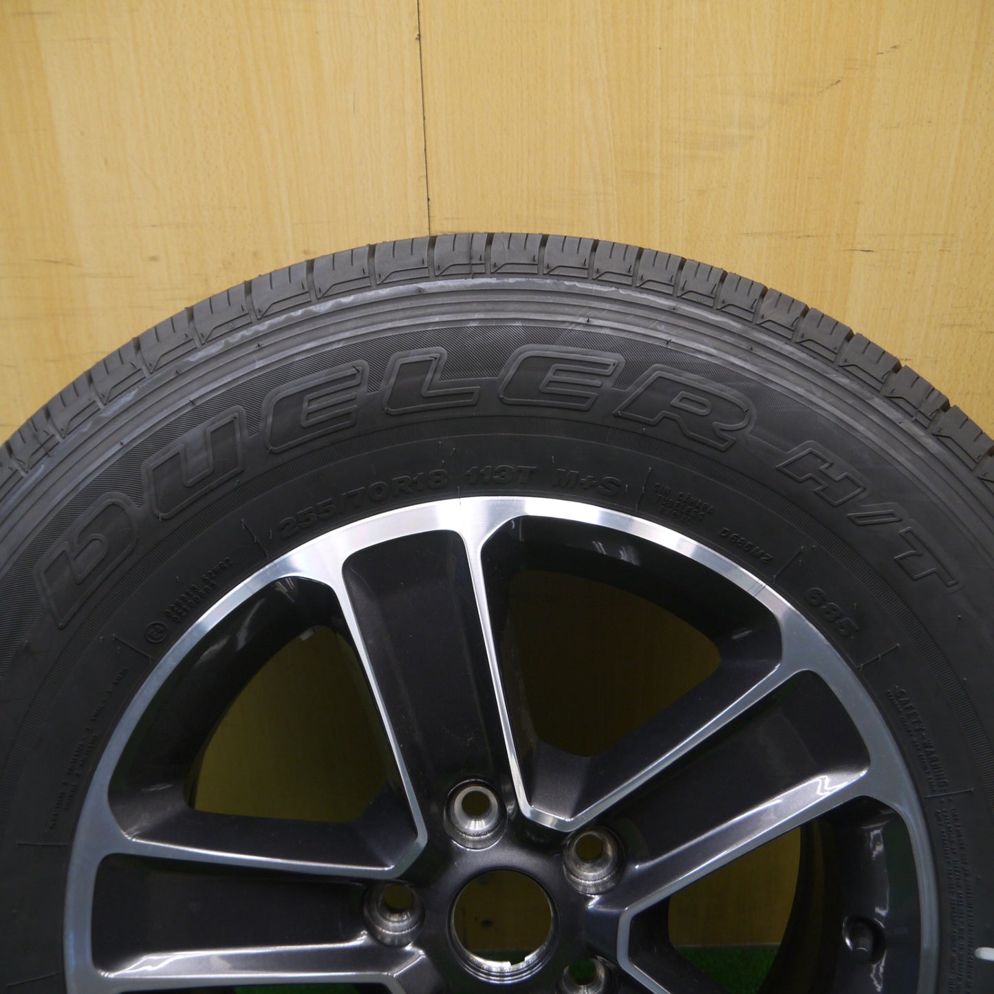 [送料無料] 新車外し！23年！1本★ジープ ラングラー アンリミテッド サハラ 純正 255/70R18 ブリヂストン デューラー H/T 685 18インチ PCD139.7/5H★4121106Hノ