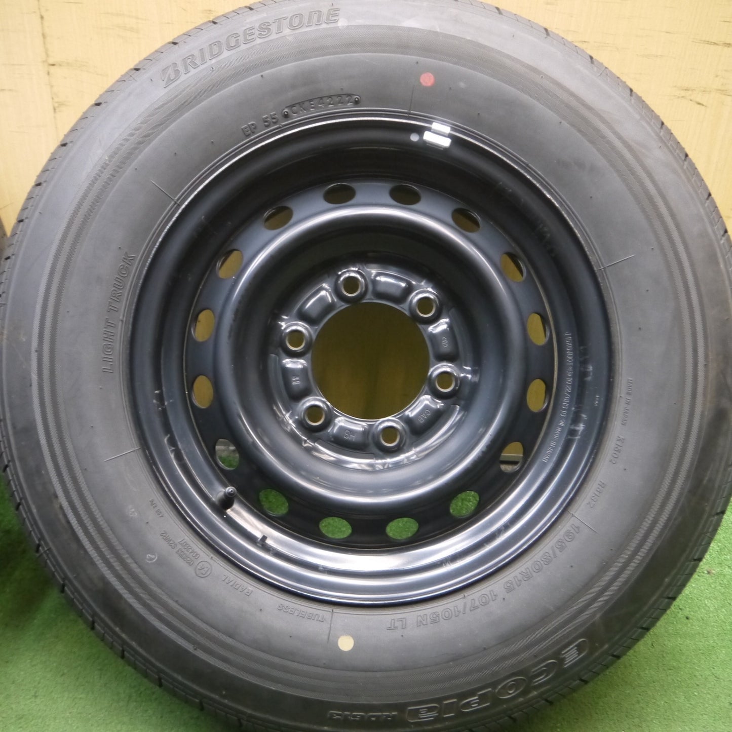 *送料無料* 新車外し！22年★トヨタ ハイエース 純正 スチール 195/80R15 107/105N ブリヂストン エコピア RD613 PCD139.7/6H★4052712Hノ