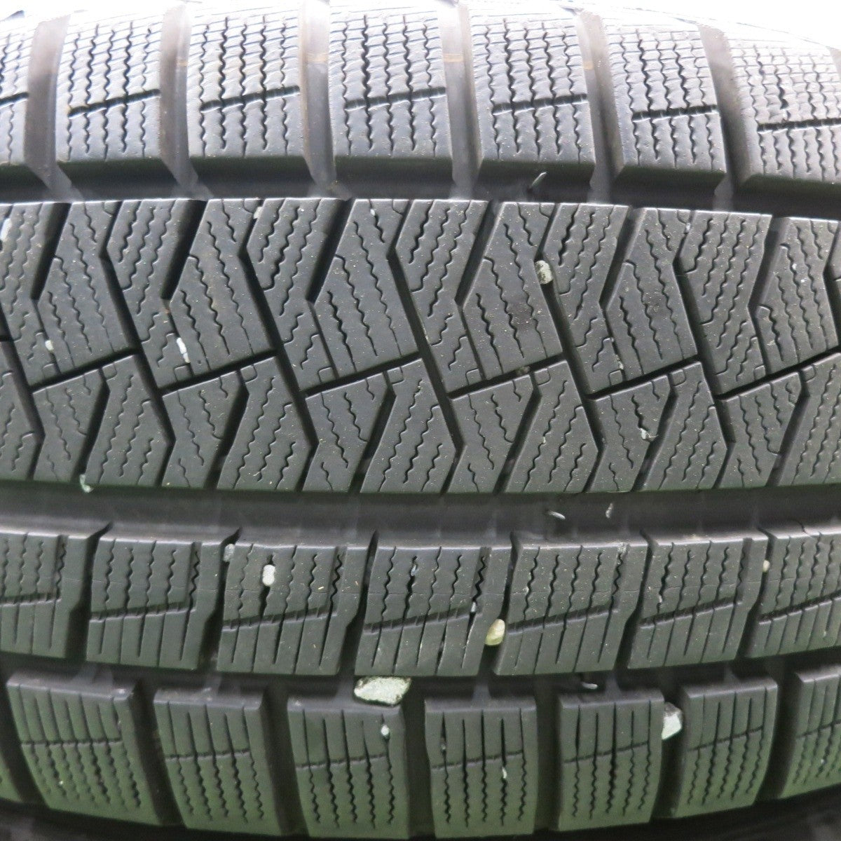 バリ溝！キレイ！9.5分★スタッドレス 215/60R17 ピレリ アイスアシンメトリコ プラス EUROMAGIC BLEST JP 17インチ PCD114.3/5H★4112901HAス