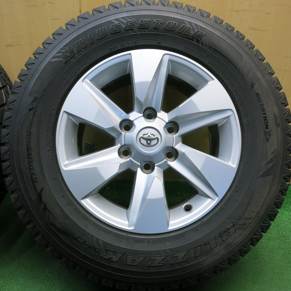 バリ溝！キレイ！8.5分★トヨタ 150系 ランクル プラド 純正 265/65R17 スタッドレス ブリヂストン ブリザック DM-Z3 17インチ PCD139.7/6H★6022601HAス