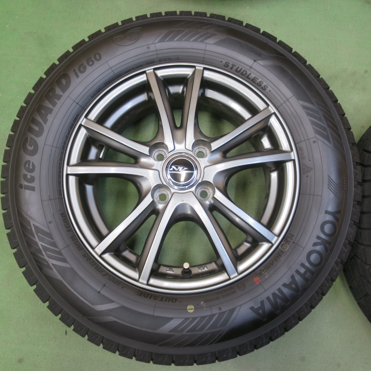 バリ溝！22年！キレイ！9.5分以上◎スタッドレス 185/70R14 ヨコハマ アイスガード iG60 NIRVANA NV ニルバーナ ニルヴァーナ 14インチ PCD100/4H◎6091913イス