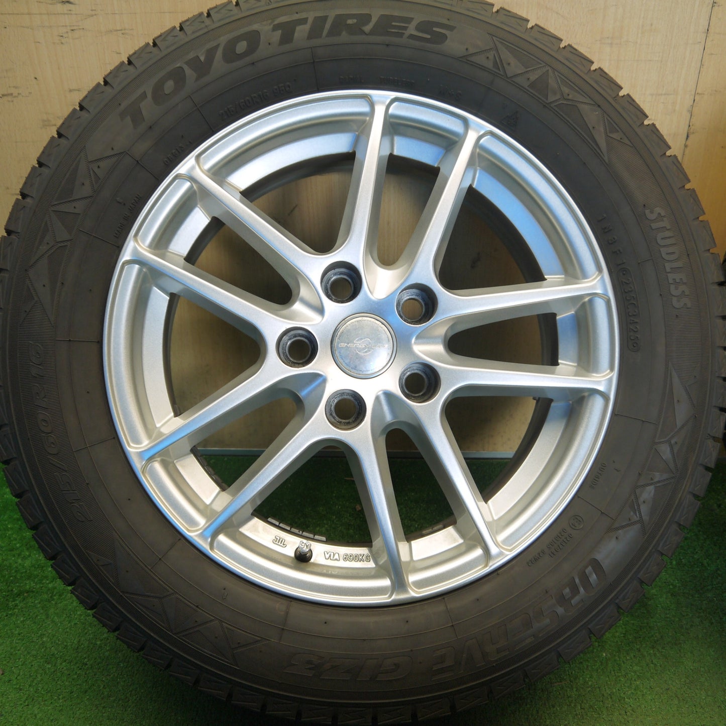 バリ溝！25年！キレイ！ほぼ10分★スタッドレス 215/60R16 トーヨー オブザーブ GIZ3 ENERGYLINE エナジーライン 16インチ PCD114.3/5H★6041405Hス