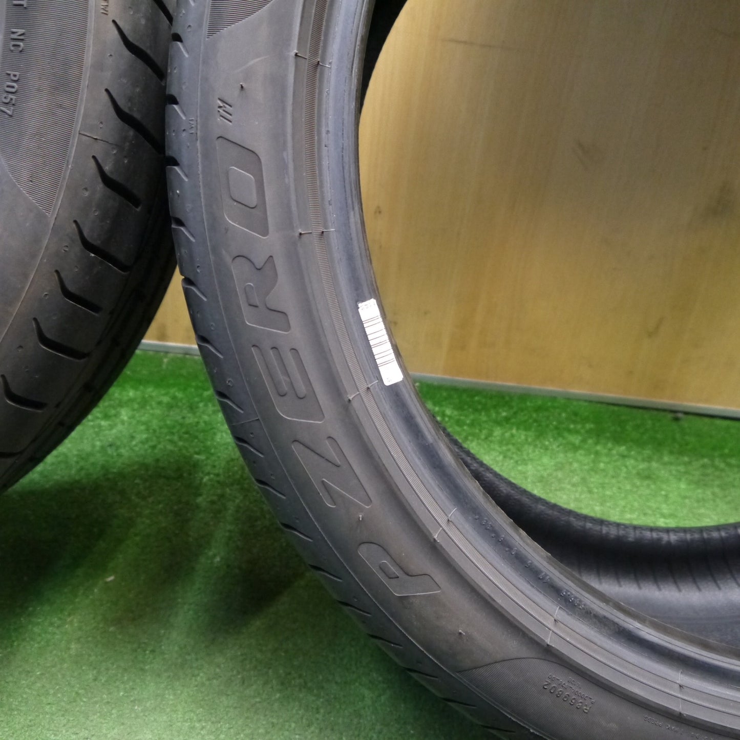 バリ溝！24年！8.5分！2本★295/35R21 ピレリ PZERO TM Pゼロ 21インチ タイヤ マセラティ ポルシェ カイエン 等★6032503Hノタ