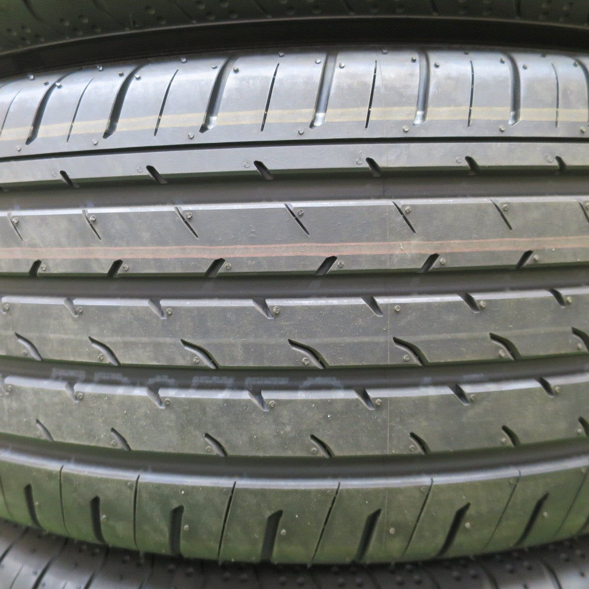新車外し！26年★225/65R17 ヨコハマ アドバン V03 タイヤ 17インチ 40系 アルファード ヴェルファイア ハリアー RAV4 等★6060204NGノタ