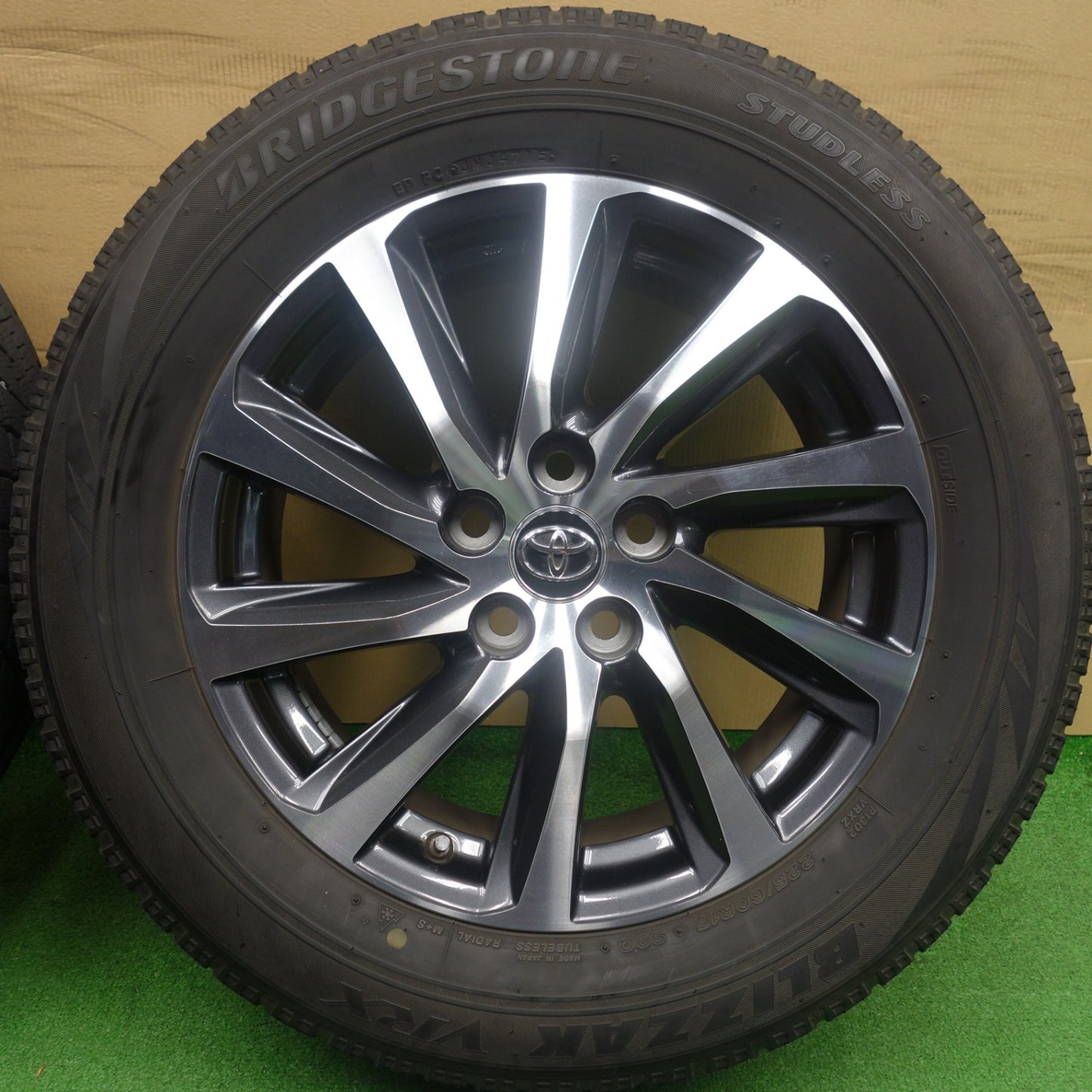 バリ溝！キレイ！8.5分★トヨタ 30系 アルファード ヴェルファイア 純正 225/60R17 スタッドレス ブリヂストン ブリザック VRX 17インチ PCD114.3/5H★6050102KTス