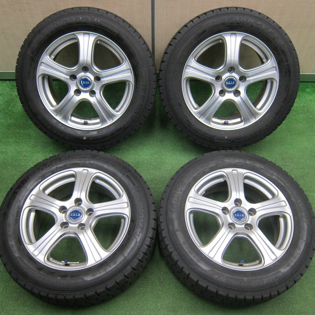 バリ溝！22年！キレイ！9.5分以上★スタッドレス 205/60R16 グッドイヤー アイスナビ7 FEID 16インチ PCD114.3/5H★4121406TNス