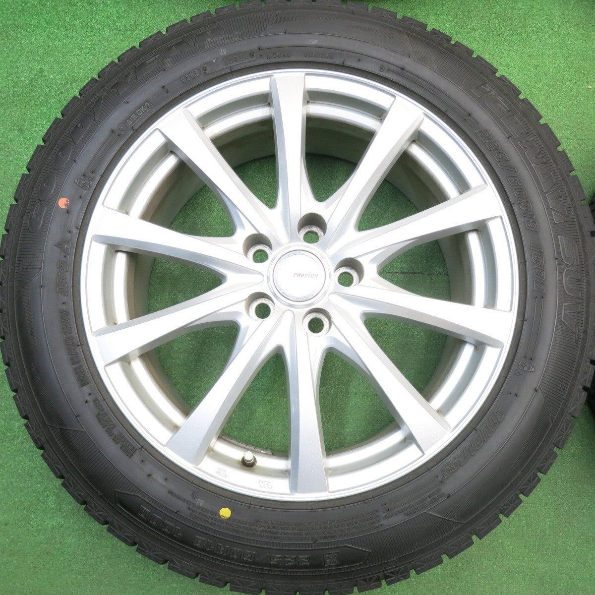 バリ溝！キレイ！9.5分★スタッドレス 225/60R18 グッドイヤー アイスナビ SUV ravrion RS01 ラブリオン 18インチ PCD114.3/5H★5121403HAス
