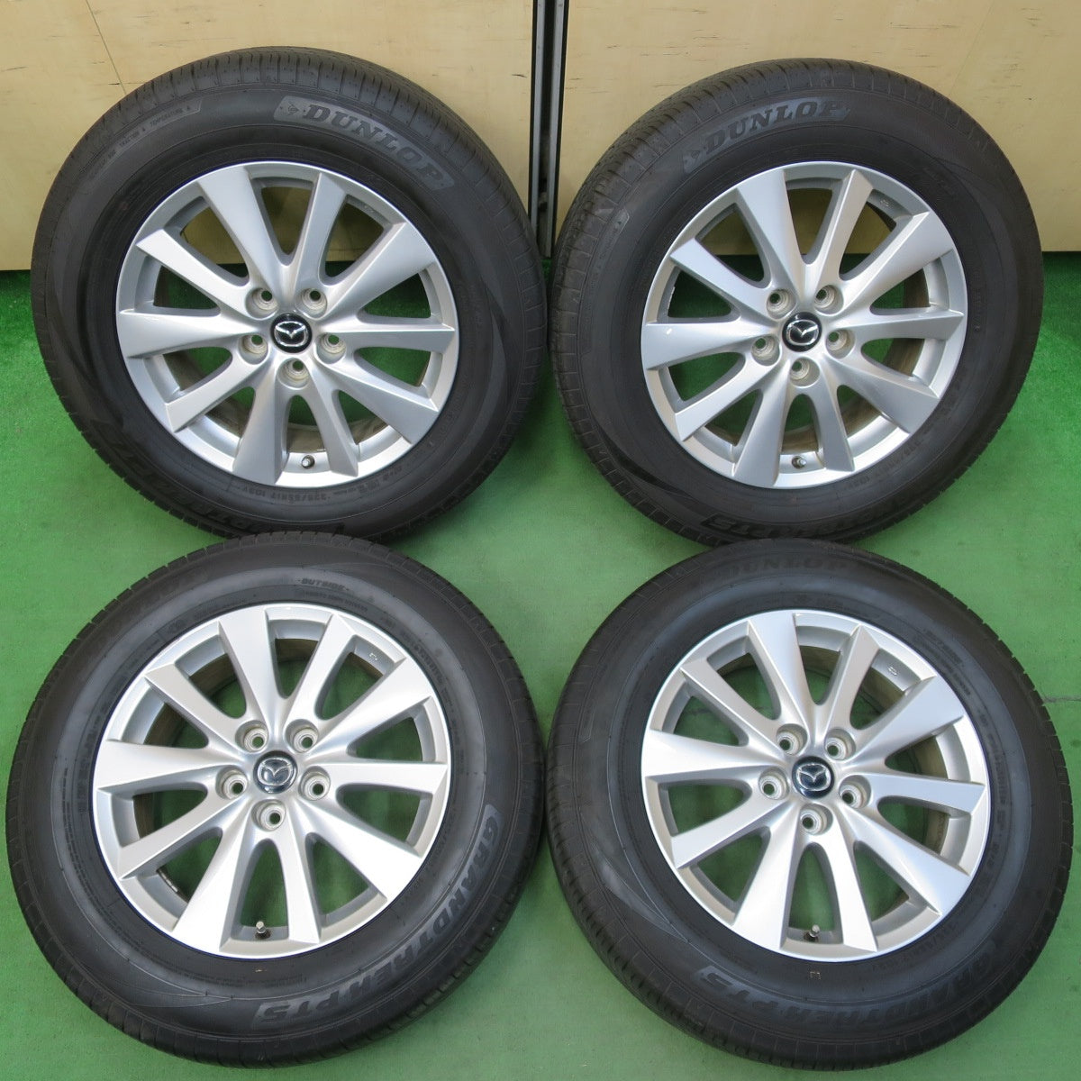 [送料無料] タイヤほぼ未使用！24年！キレイ★マツダ CX-5 純正 225/65R17 ダンロップ グラントレック PT5 17インチ CX5 PCD114.3/5H★5031802イノ