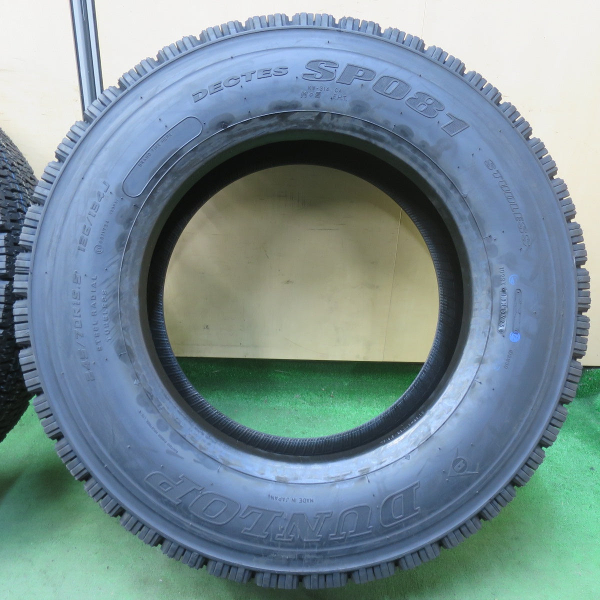 未使用！25年★トラック タイヤ 245/70R19.5 136/134J スタッドレス ダンロップ デクテス SP081 DECTES 19.5インチ★5122202イスタ