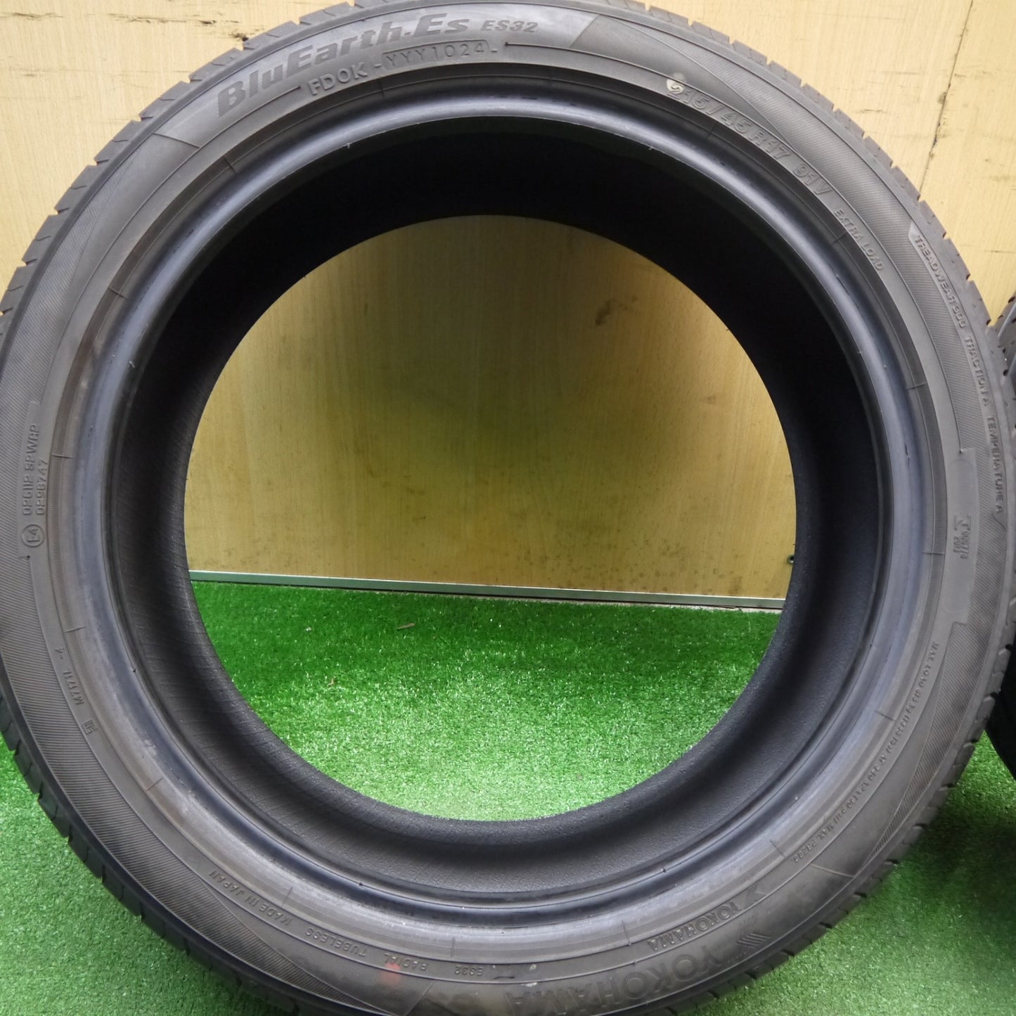 バリ溝！24年！9.5分★215/45R17 ヨコハマ BluEarth-ES ES32 タイヤ ブルーアース 17インチ プリウス ヴォクシー ノア カローラ セレナ 等★6012803Hノタ