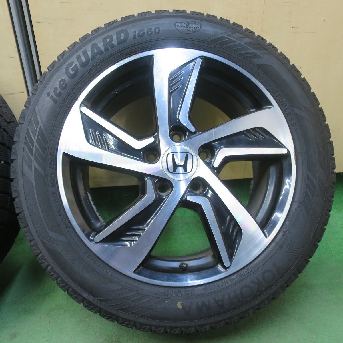 バリ溝！9.5分★ホンダ RC1 オデッセイ アブソルート 純正 215/55R17 スタッドレス ヨコハマ アイスガード iG60 17インチ PCD114.3/5H★6022107イス