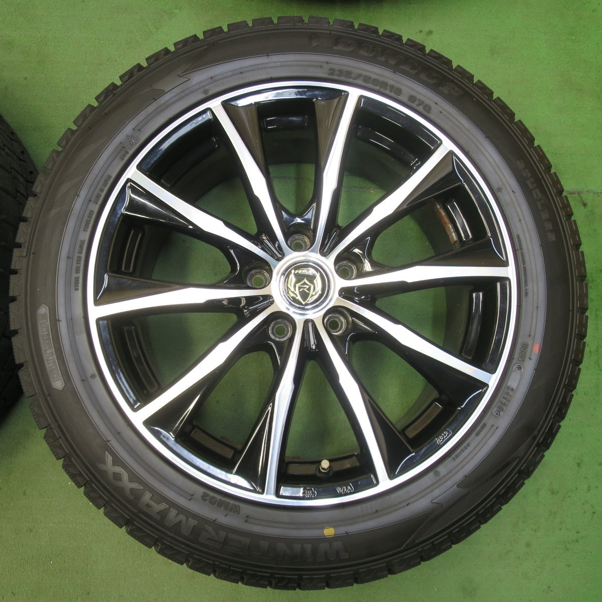 バリ溝！21年！キレイ！9.5分以上★スタッドレス 235/50R18 ダンロップ ウインターマックス WM02 RiZLEY ライツレー 18インチ PCD114.3/5H★5101702イス
