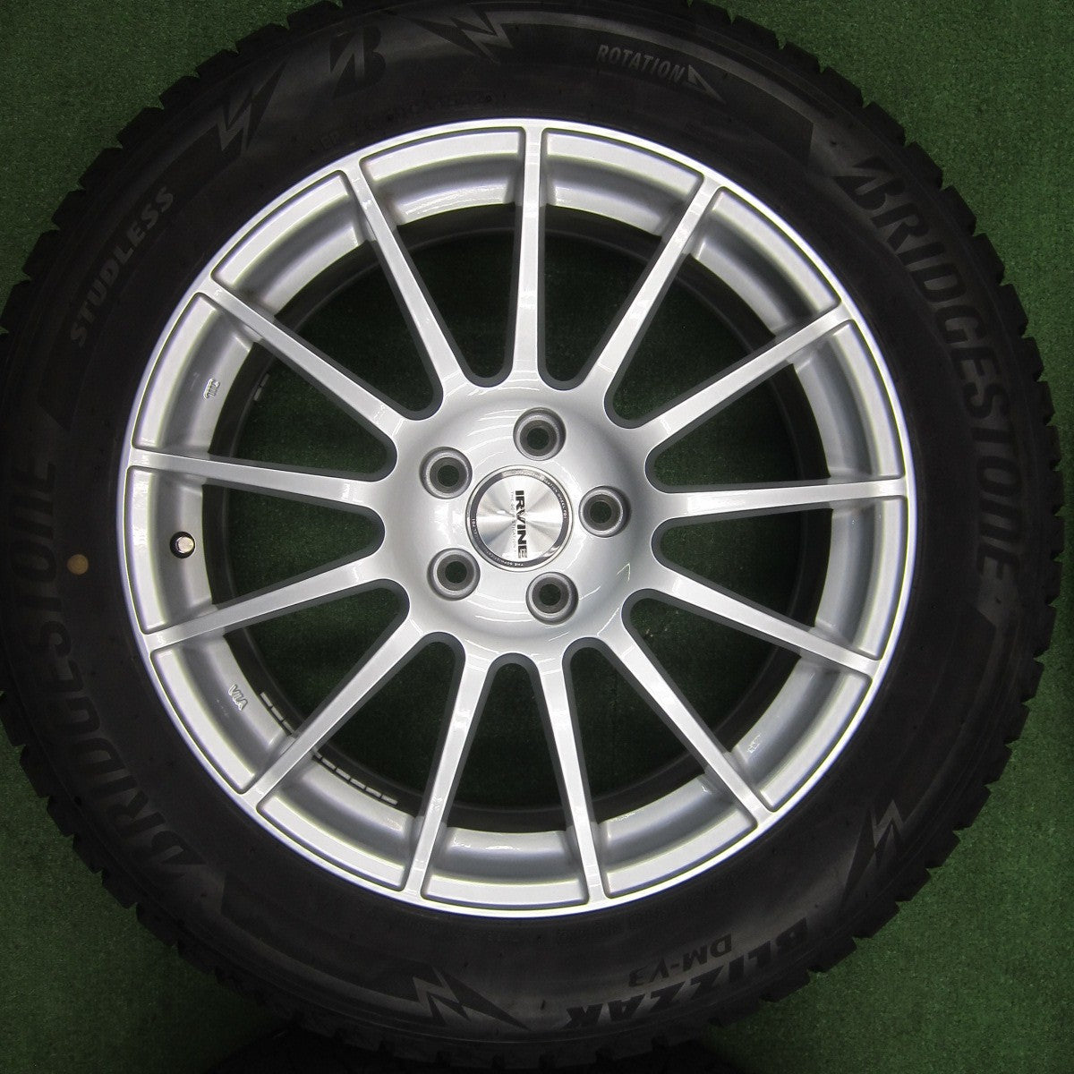 [送料無料] バリ溝！22年！キレイ！8.5分★ボルボ 等 IRVINE 235/55R18 スタッドレス ブリヂストン ブリザック DM-V3 アーヴィン 18インチ PCD108/5H★4121412TNス