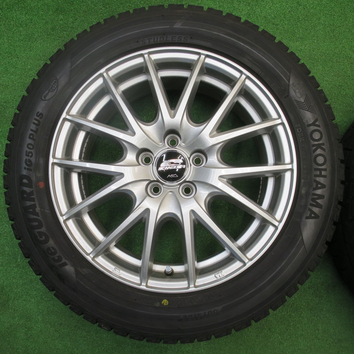 バリ溝！キレイ！9.5分★BRZ 86 等 205/55R16 スタッドレス ヨコハマ アイスガード iG50 プラス SCHNEIDER シュナイダー 16インチ PCD100/5H★5111309NJス