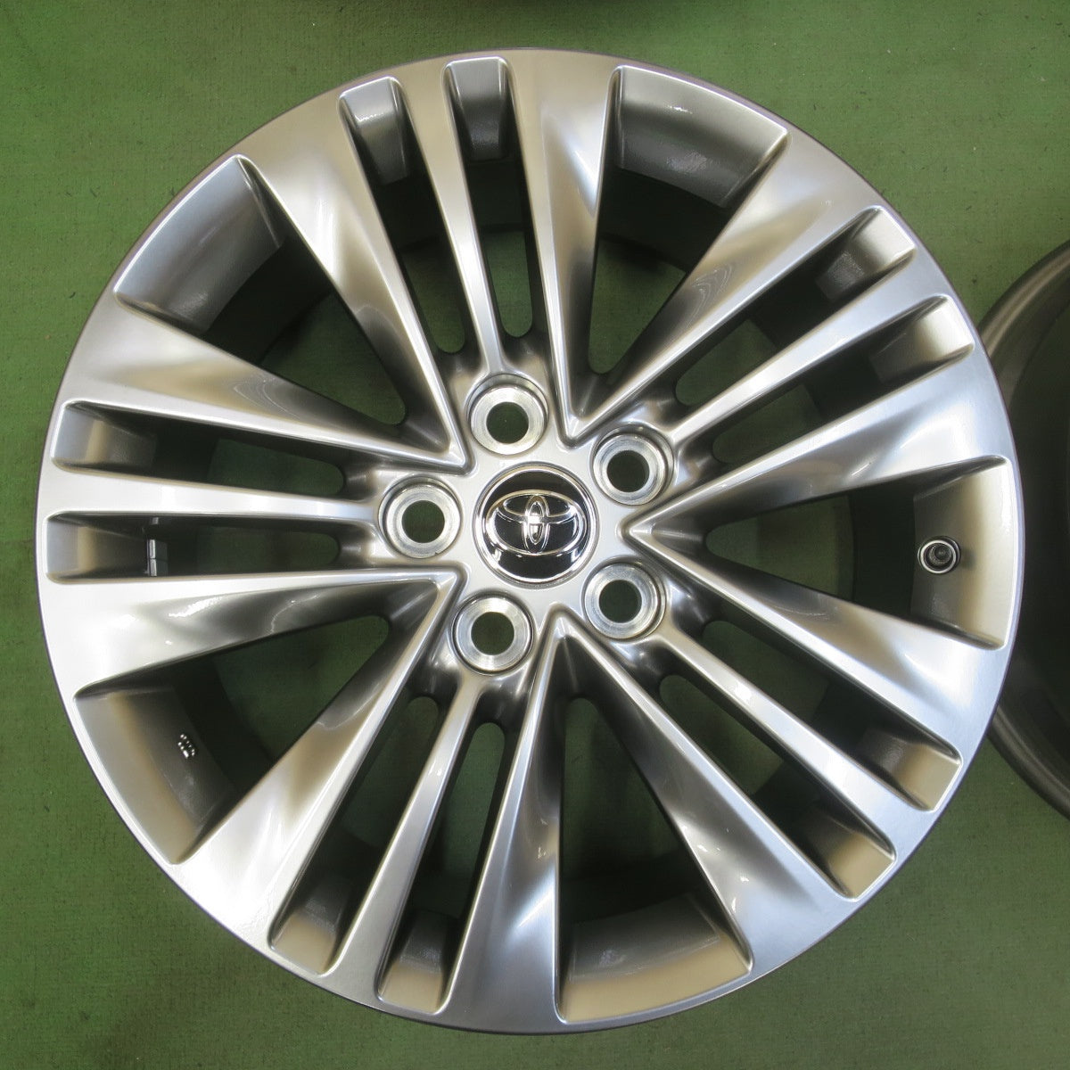 新車外し★トヨタ 40系 アルファード Zグレード 純正 ホイール 18インチ 18×7J PCD120/5H★6061401イホ