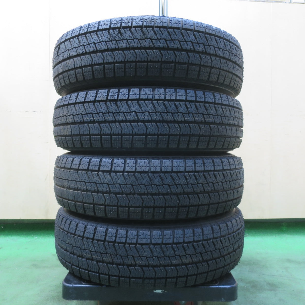 未使用！23年★スタッドレス 165/70R14 ブリヂストン ブリザック VRX2 BALMINUM AR12 バルミナ 14インチ PCD100/4H★6021704イス