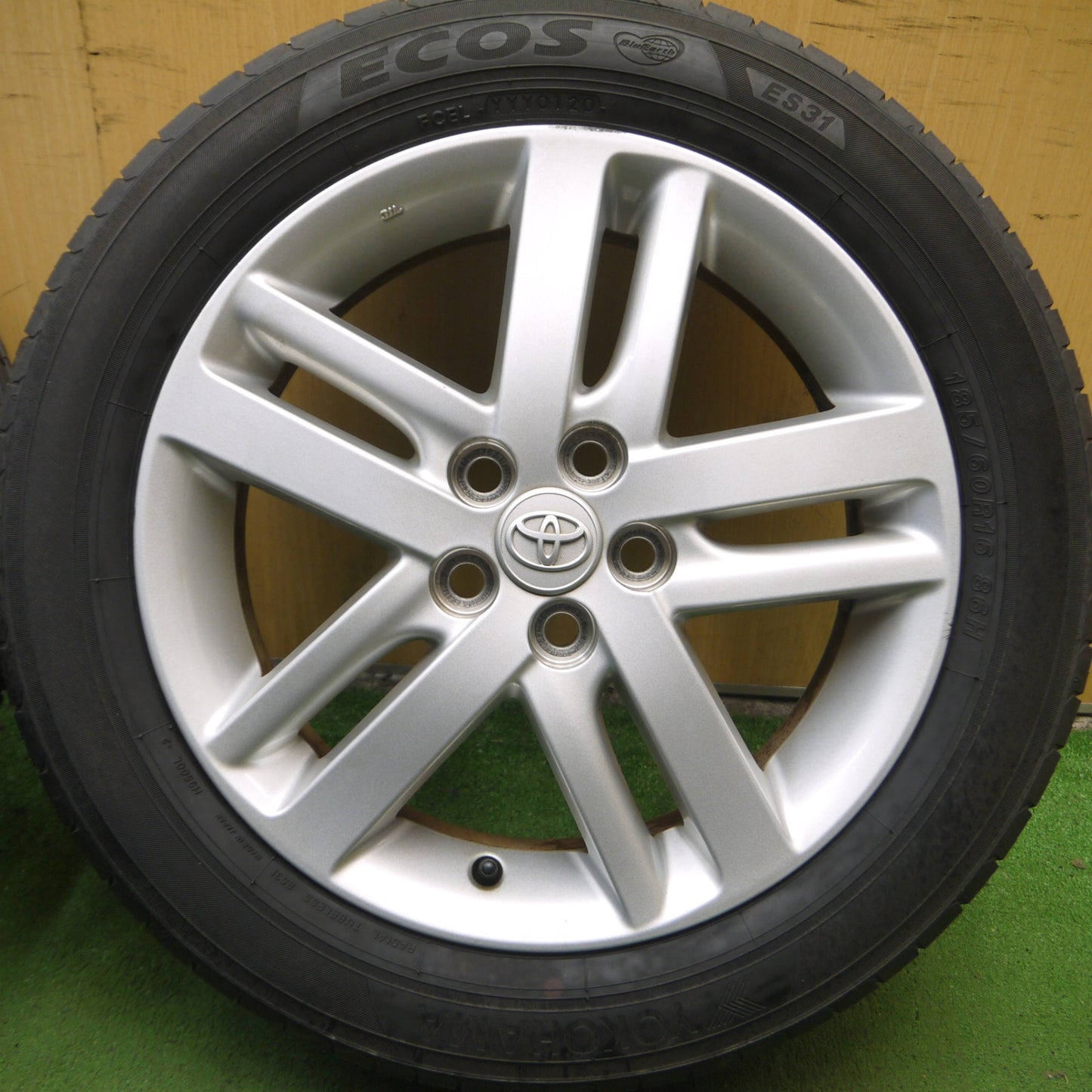 *送料無料* バリ溝！20年！キレイ！8.5分★トヨタ ラクティス 純正 185/60R16 ヨコハマ エコス ES31 16インチ PCD100/5H★4060503Hノ