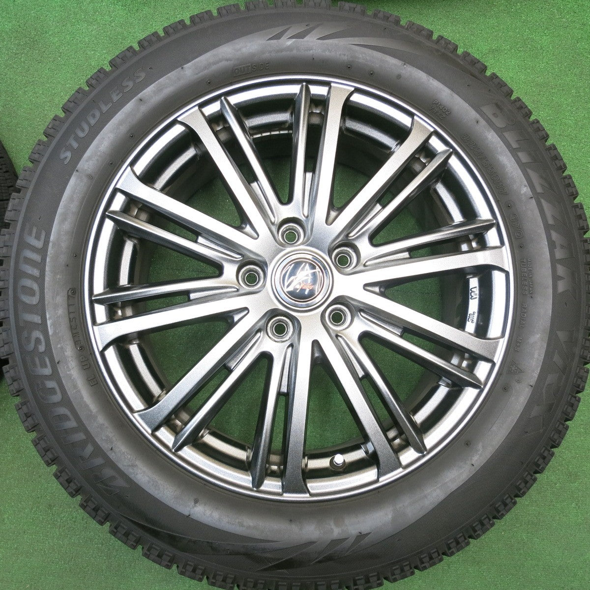 バリ溝！キレイ！9分★スタッドレス 225/55R17 ブリヂストン ブリザック VRX Fang ファング 17インチ PCD114.3/5H★6011106HAス
