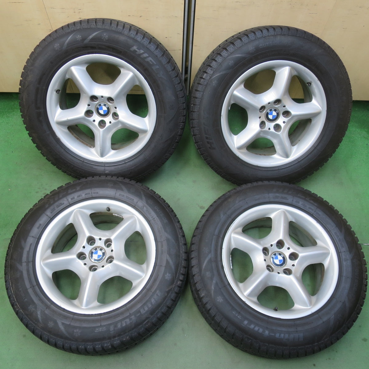 バリ溝！9分★BMW X5 純正 235/65R17 スタッドレス ハイフライ Win-turi 212 17インチ PCD120/5H★6032308イス