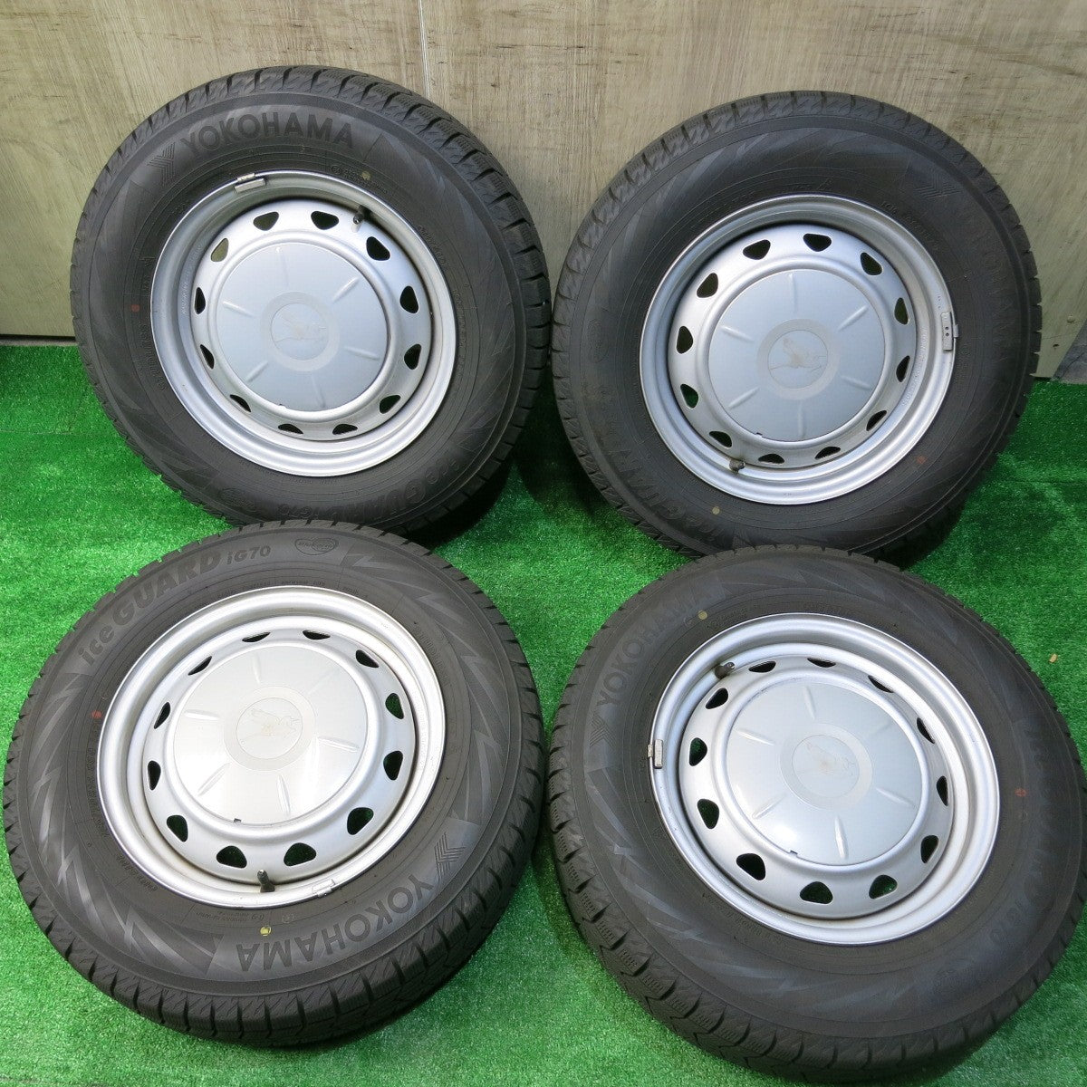 バリ溝！22年！8.5分★スタッドレス 185/70R14 ヨコハマ アイスガード iG70 Carrowin スチール ホイール 14インチ PCD100 114.3/4H マルチ★5110811HAス
