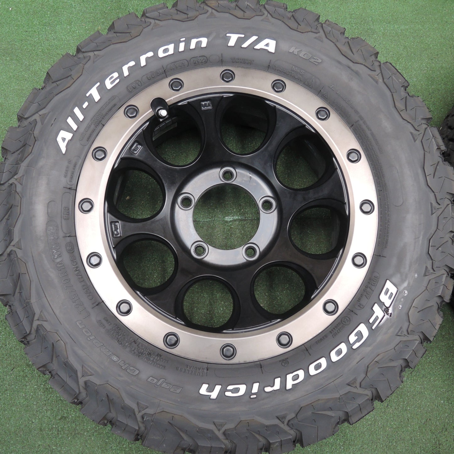 *送料無料* バリ溝！22年！9.5分★ジムニー等 XTREME-J XJ03 215/70R16 BFグッドリッチ All-Terrain T/A KO2 16インチ PCD139.7/5H★4031604HAノ