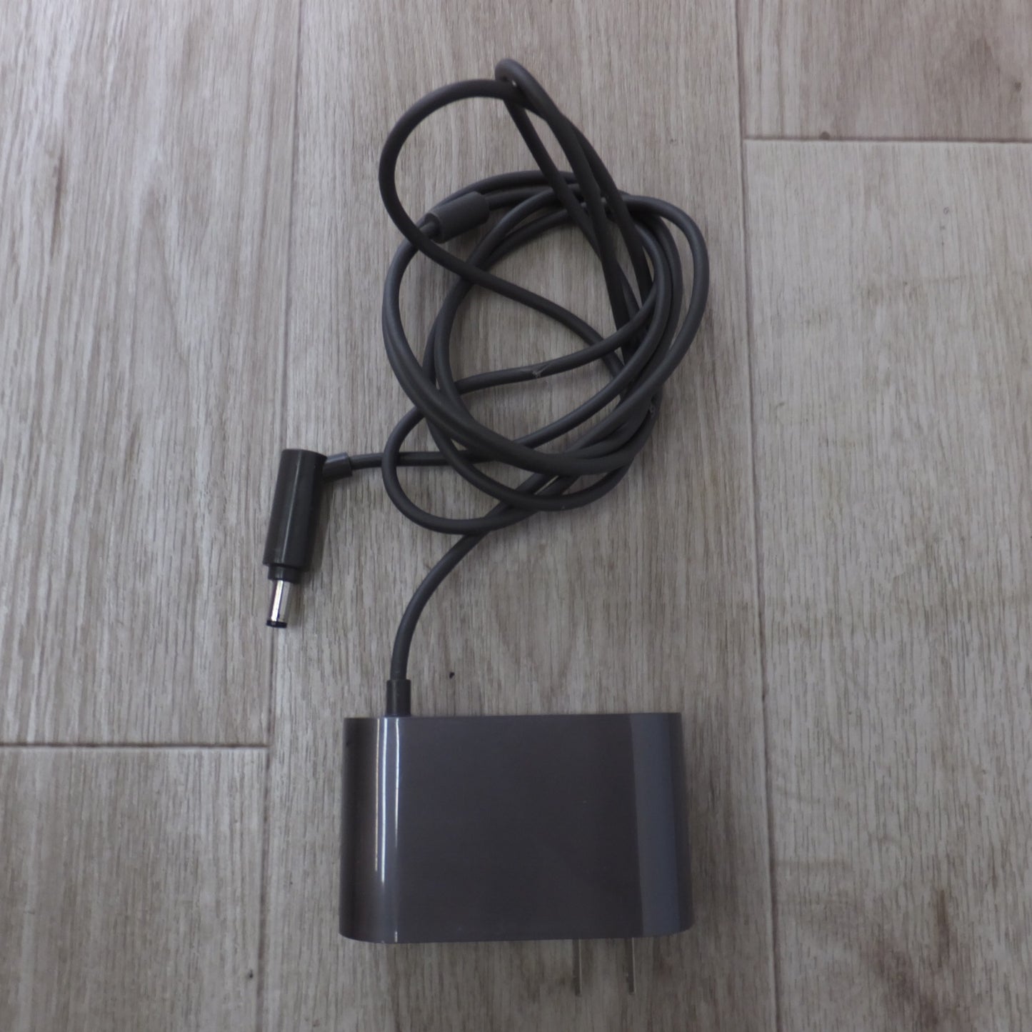 [送料無料] ★ダイソン Dyson 充電式コードレスクリーナー SV25　未使用 バッテリ　セット★