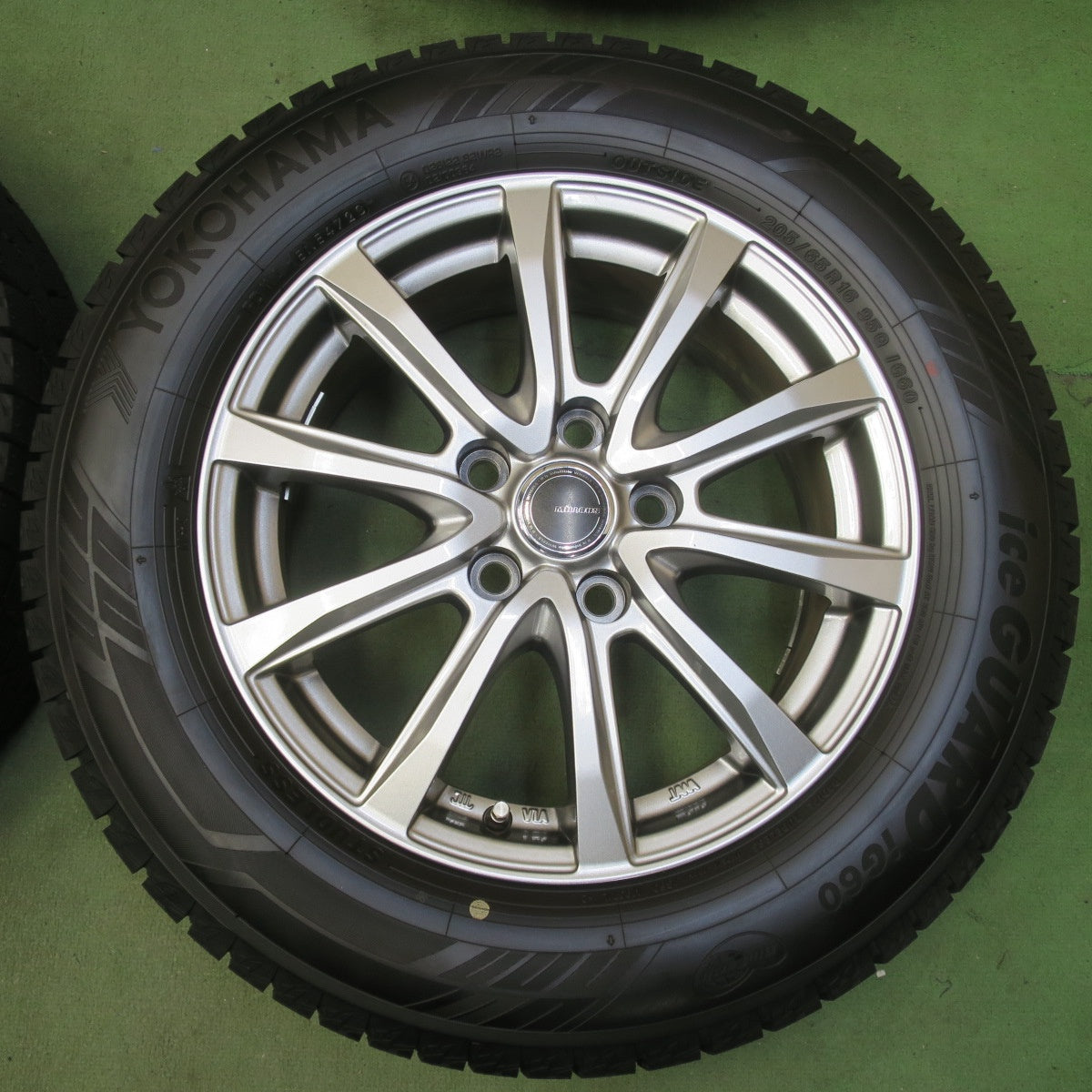 ほぼ未使用！23年！キレイ◎スタッドレス 205/65R16 ヨコハマ アイスガード iG60 MiLLOUS XV ミルアス 16インチ PCD114.3/5H◎6100804イス