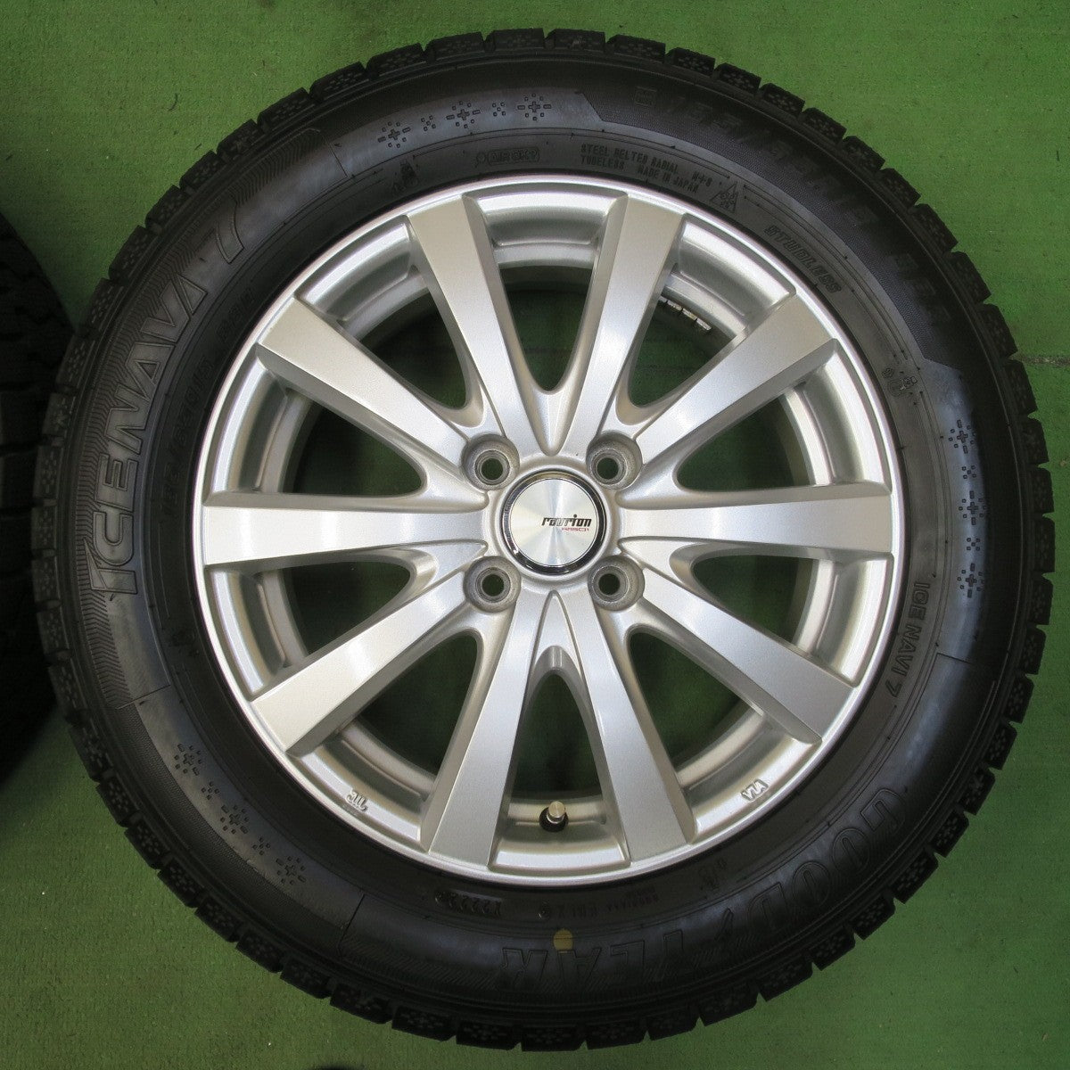 バリ溝！22年！キレイ！9.5分以上★スタッドレス 185/65R15 グッドイヤー アイスナビ7 ravrion RS01 ラブリオン 15インチ PCD100/4H★5060903イス