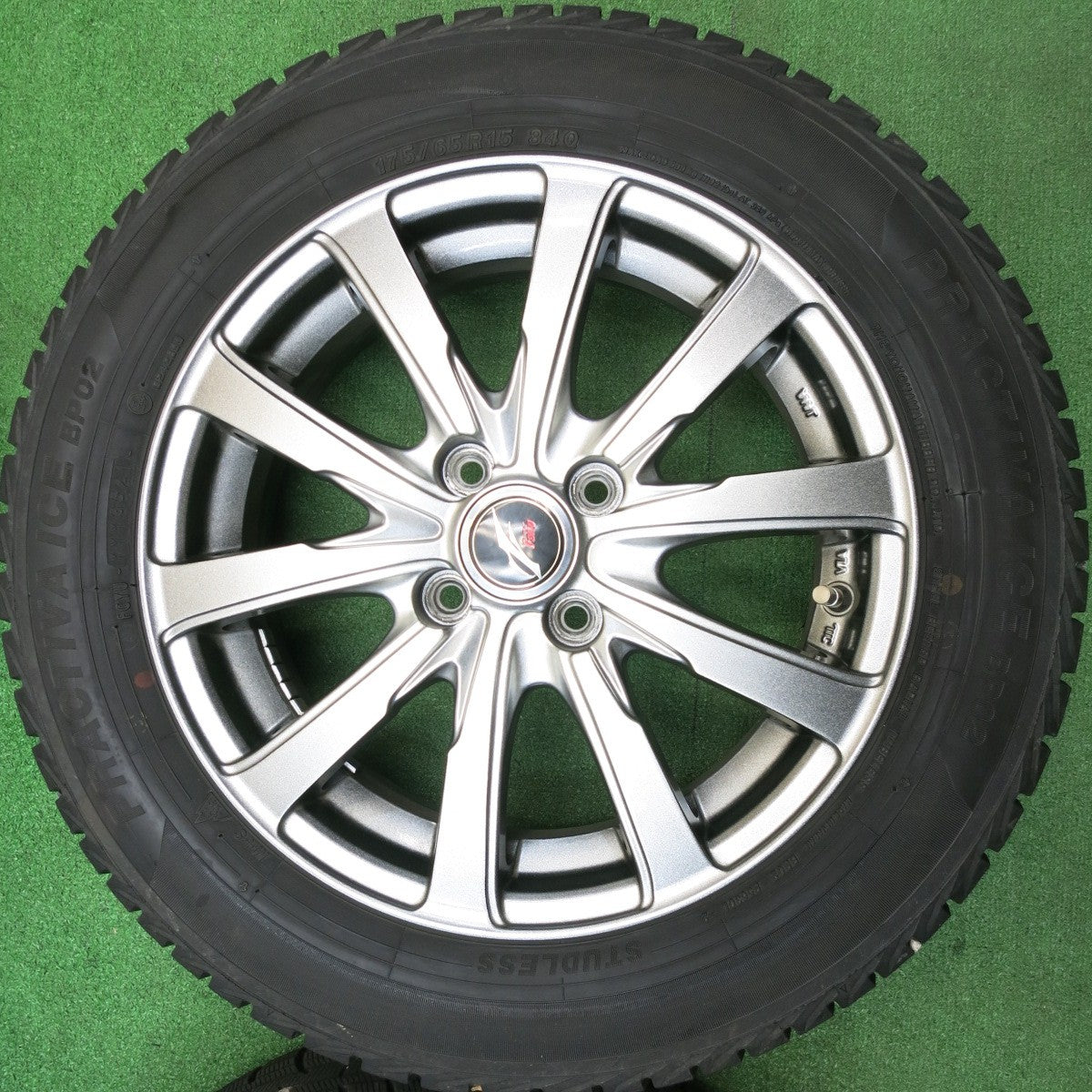 バリ溝！21年！キレイ！9分★スタッドレス 175/65R15 プラクティバ アイス BP02 ヨコハマ Fang ファング 15インチ PCD100/4H★5113024HAス