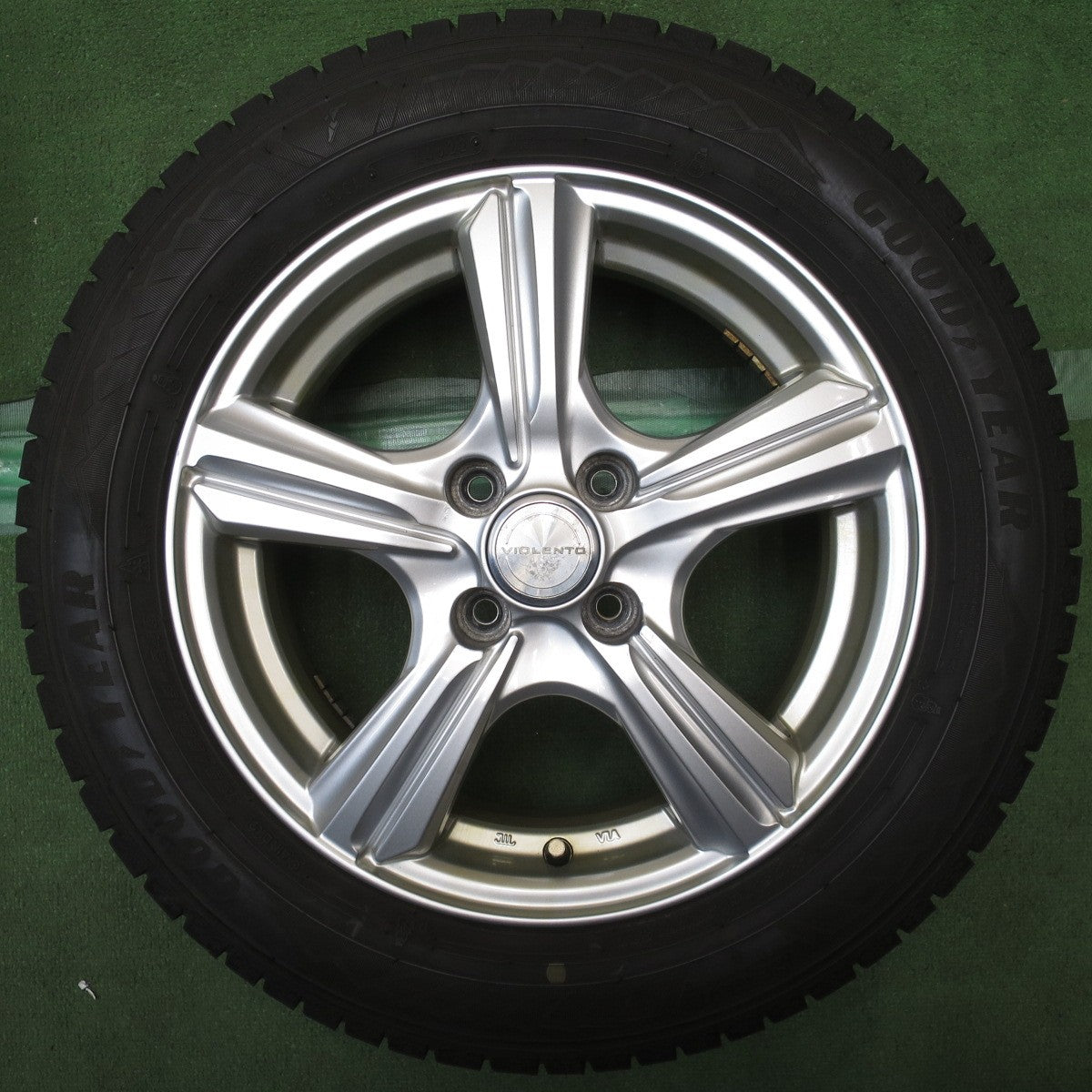 キレイ！22年◎スタッドレス 185/60R15 グッドイヤー アイスナビ8 VIOLENTO ヴィオレント 15インチ PCD100/4H◎6101203NJス