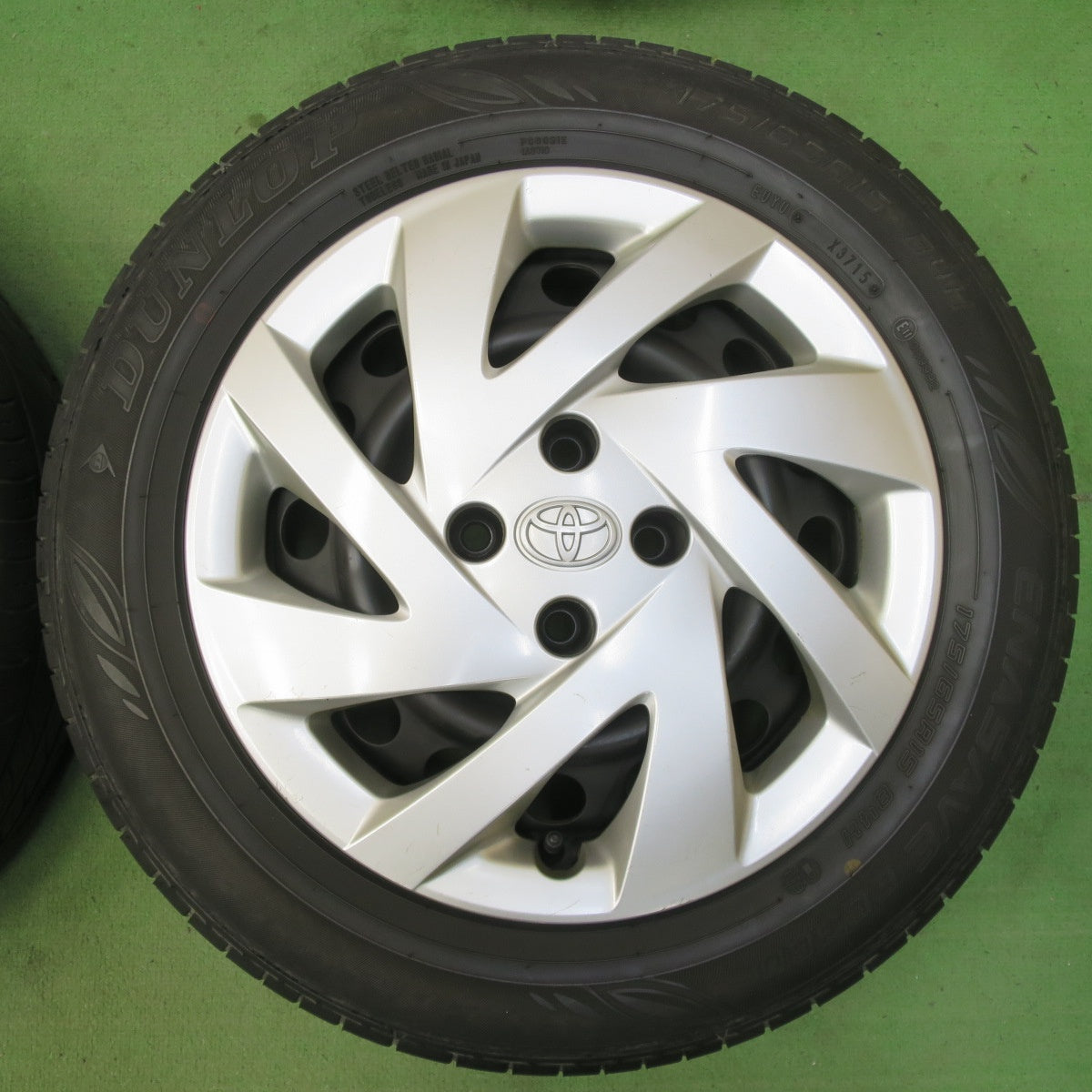 4本価格★トヨタ アクア 純正 スチール 175/65R15 ダンロップ エナセーブ EC300 15インチ PCD100/4H★5052206イノ