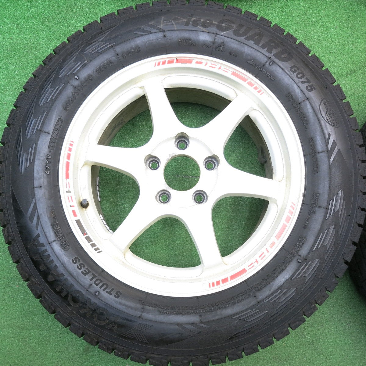 バリ溝！23年！9分★DHS C034 215/70R16 スタッドレス ヨコハマ アイスガード G075 ダウンヒル スペシャル 16インチ PCD114.3/5H★5122805HAス