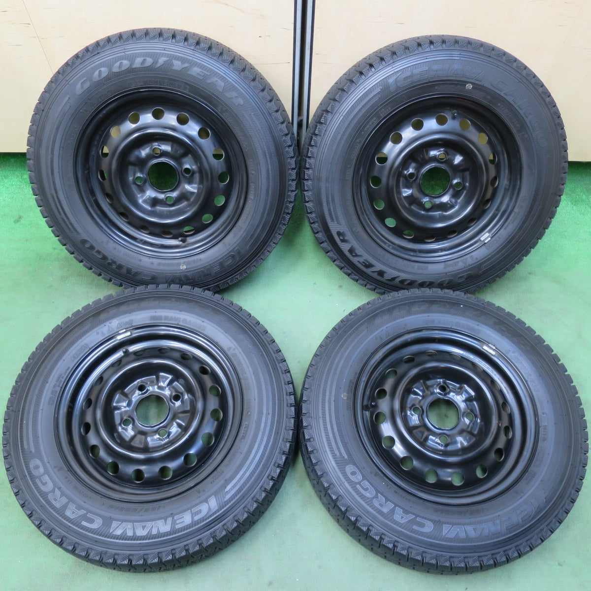 バリ溝！24年！キレイ！9.5分★日産 NV200 バネット 純正 スチール 165/80R14 97/95N スタッドレス グッドイヤー アイスナビ CARGO 14インチ PCD114.3/4H★5120514イス