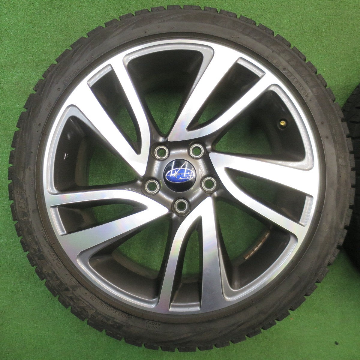 バリ溝！キレイ！8.5分★スバル VM レヴォーグ 純正 225/45R18 スタッドレス ブリヂストン ブリザック REVO GZ 18インチ PCD114.3/5H★5121815NJス